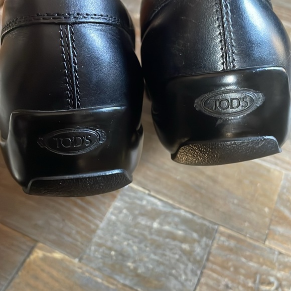 Tod's Classic Leather Slip On Loafers🖤 - Picture 9 of 14